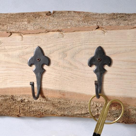 Country Cottage Fleur De Lis Hook