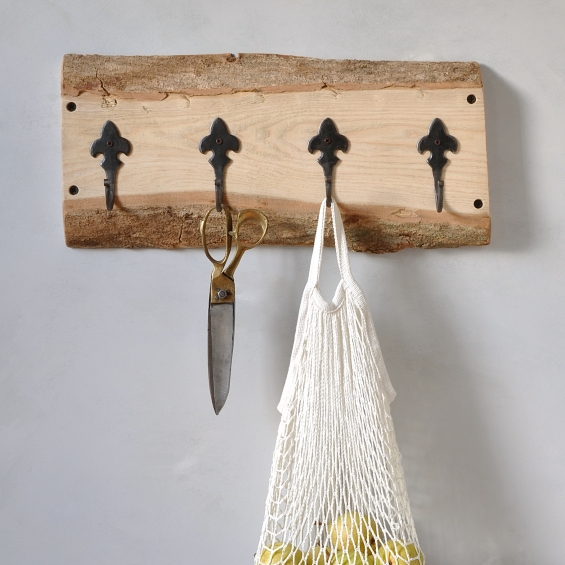 Country Cottage Fleur De Lis Hook