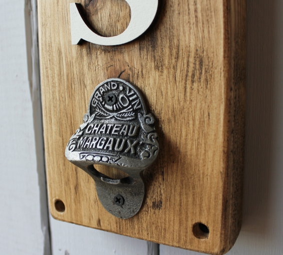 Bottle opener medium oak (Chateau Margaux) 