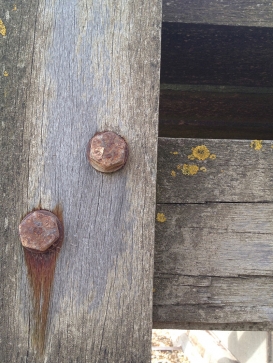 We love this contrast of old wood and metal