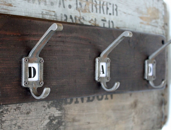  Reclaimed Wood Hook Board